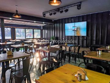 Leon Propiedades vende llaves de excelente y prestigioso restobar en Avenida principal y comercial de la comuna¡¡