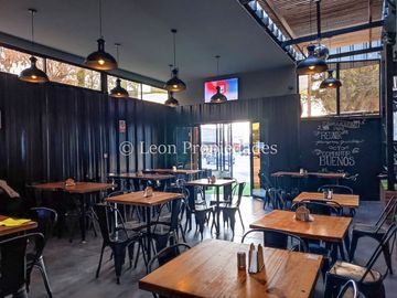 Leon Propiedades vende llaves de excelente y prestigioso restobar en Avenida principal y comercial de la comuna¡¡