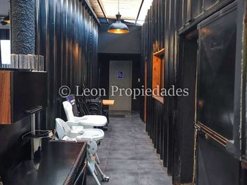 Leon Propiedades vende llaves de excelente y prestigioso restobar en Avenida principal y comercial de la comuna¡¡