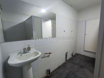 Leon Propiedades vende llaves de excelente y prestigioso restobar en Avenida principal y comercial de la comuna¡¡