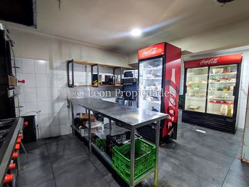Leon Propiedades vende llaves de excelente y prestigioso restobar en Avenida principal y comercial de la comuna¡¡