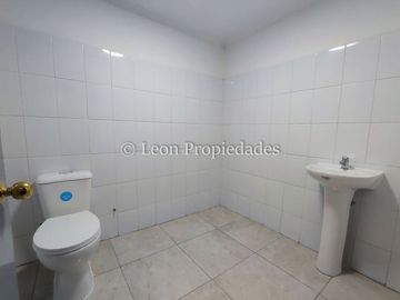 Leon Propiedades vende llaves de excelente y prestigioso restobar en Avenida principal y comercial de la comuna¡¡