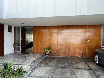 VENDO CASA SAN ISIDRO AMPLIA MUY BIEN UBICADA COMERCIO VECINAL
