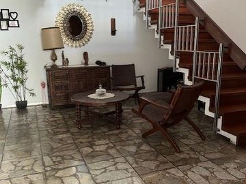 VENDO CASA SAN ISIDRO AMPLIA MUY BIEN UBICADA COMERCIO VECINAL