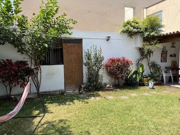 VENDO CASA SAN ISIDRO AMPLIA MUY BIEN UBICADA COMERCIO VECINAL