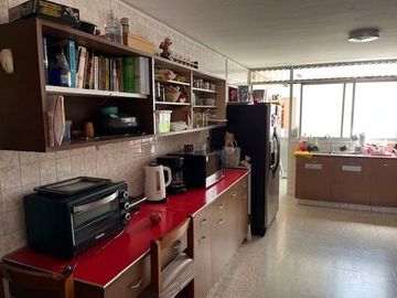 VENDO CASA SAN ISIDRO AMPLIA MUY BIEN UBICADA COMERCIO VECINAL