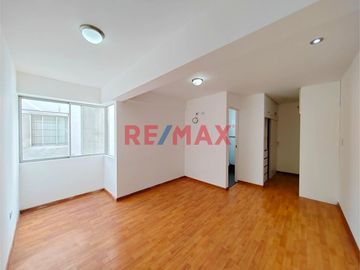 Se Vende Dúplex + 2 Cocheras + 1 Depósito En San Borja