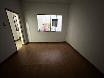 VENDO DPTO TIPO CASA PTA CSLLE LINCE CERCA AV 2 DE MAYO AC 192 M2 COCHERA