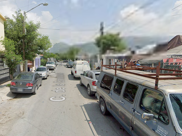 Oportunidad - Casa en Remate Bancario en C. de la Construcción, Barrio de la Industria, Monterrey. (Solo recursos propios)