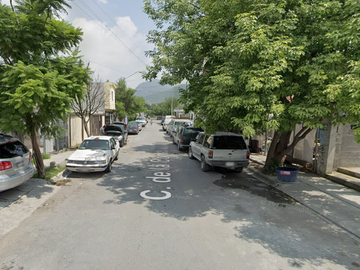 Oportunidad - Casa en Remate Bancario en C. de la Construcción, Barrio de la Industria, Monterrey. (Solo recursos propios)