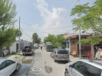 Oportunidad - Casa en Remate Bancario en C. de la Construcción, Barrio de la Industria, Monterrey. (Solo recursos propios)