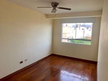 BELLO DÚPLEX CON EXCELENTE UBICACIÓN EN SAN BORJA, CERCA DE LA AV. JAVIER PRADO