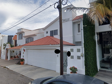 Casa en Remate, cerca de Playa Camarón Sábalo, Zona Hotelera de Alta Plusvalía, Col. Sabalo Country, Mazatlán, Sinaloa