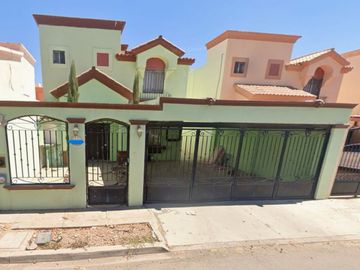 Venta de Casa en Remate, amplia de 300 m2, Col. Villas del Rey, Cd. Obregón, Sonora
