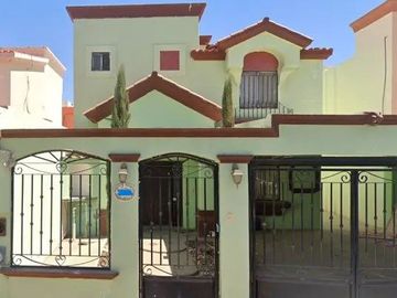 Venta de Casa en Remate, amplia de 300 m2, Col. Villas del Rey, Cd. Obregón, Sonora