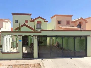 Venta de Casa en Remate, amplia de 300 m2, Col. Villas del Rey, Cd. Obregón, Sonora
