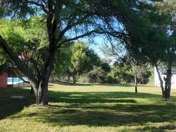 VENTA DOS CASAS CON PISCINA AMPIO PARQUE VISTA A SIERRAS CALAMUCHITA