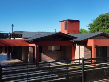 VENTA DOS CASAS CON PISCINA AMPIO PARQUE VISTA A SIERRAS CALAMUCHITA
