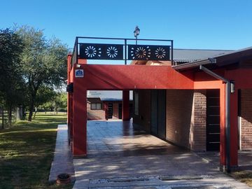 VENTA DOS CASAS CON PISCINA AMPIO PARQUE VISTA A SIERRAS CALAMUCHITA