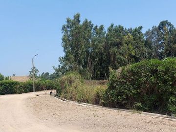 A PRECIO DE OPORTUNIDAD, VENDO EN EL EXCLUSIVO CONDOMINIO PACHACAMAC, A 30´ DE LIMA, UN LOTE DE TERRENO DE
