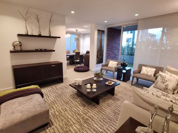 VENTA HERMOSO DEPARTAMENTO CON JARDÍN SECTOR CUMBAYA