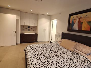 VENTA HERMOSO DEPARTAMENTO CON JARDÍN SECTOR CUMBAYA