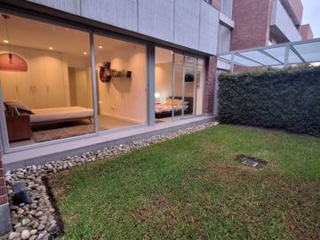 VENTA HERMOSO DEPARTAMENTO CON JARDÍN SECTOR CUMBAYA