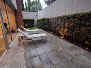 VENTA HERMOSO DEPARTAMENTO CON JARDÍN SECTOR CUMBAYA
