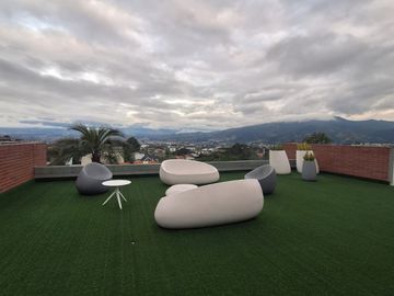 VENTA HERMOSO DEPARTAMENTO CON JARDÍN SECTOR CUMBAYA