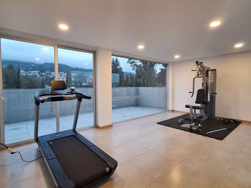VENTA HERMOSO DEPARTAMENTO CON JARDÍN SECTOR CUMBAYA