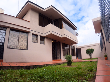 Bella Casa Independiente en Conocoto