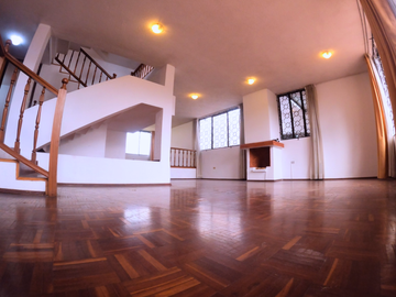 Bella Casa Independiente en Conocoto - Sector Comercial Estratégico