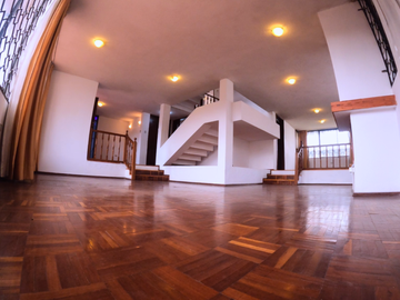 Bella Casa Independiente en Conocoto - Sector Comercial Estratégico