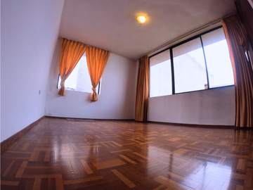 Bella Casa Independiente en Conocoto - Sector Comercial Estratégico
