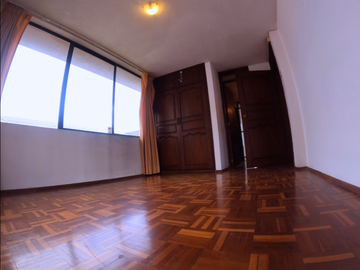 Bella Casa Independiente en Conocoto - Sector Comercial Estratégico