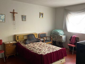 Vendo amplia casa en cercado cerca fiscalia $ 350,000 negociable
