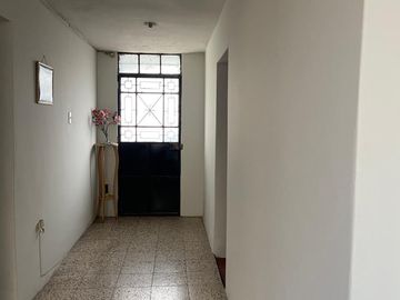 Vendo amplia casa en cercado cerca fiscalia $ 350,000 negociable