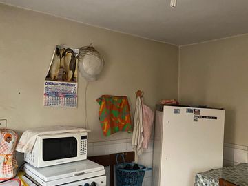 Vendo amplia casa en cercado cerca fiscalia $ 350,000 negociable