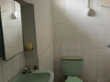 Vendo amplia casa en cercado cerca fiscalia $ 350,000 negociable