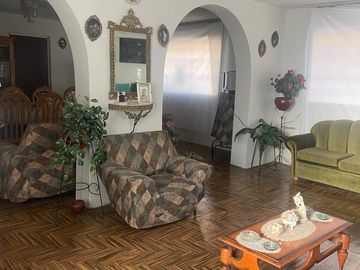 Vendo amplia casa en cercado cerca fiscalia $ 350,000 negociable