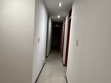 Vendo lindo departamento en cerro colorado cerca plaza las americas $ 110,000