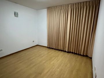 Vendo lindo departamento en cerro colorado cerca plaza las americas $ 110,000