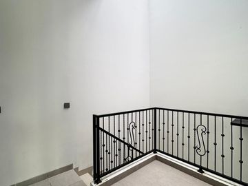 Rumah HOT SALE American Style di Kebayoran Bintaro 14167RN 8111899245