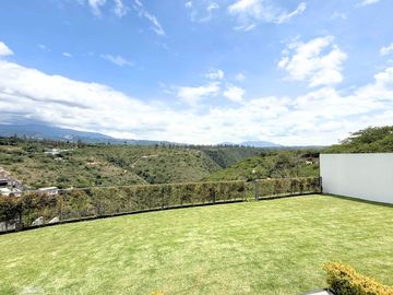 Casa de una planta en Tumbaco, en Venta