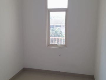RUMAH RAYA KUTISARI INDAH SIAP HUNI ROW 3MOBIL