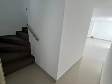VENDO AMPLIO PENTHOUSE EN EL BARRIO ALTO PRADO