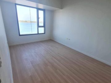 Resale Brandnew Beach Condo Unit in Mandani Bay