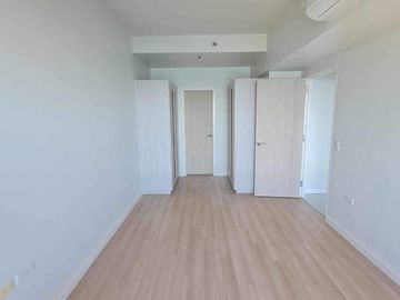 Resale Brandnew Beach Condo Unit in Mandani Bay