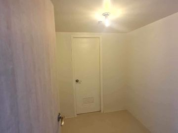 Resale Brandnew Beach Condo Unit in Mandani Bay