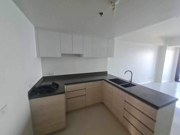 Resale Brandnew Beach Condo Unit in Mandani Bay